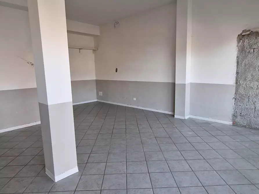 locale commerciale in affitto a Sarzana