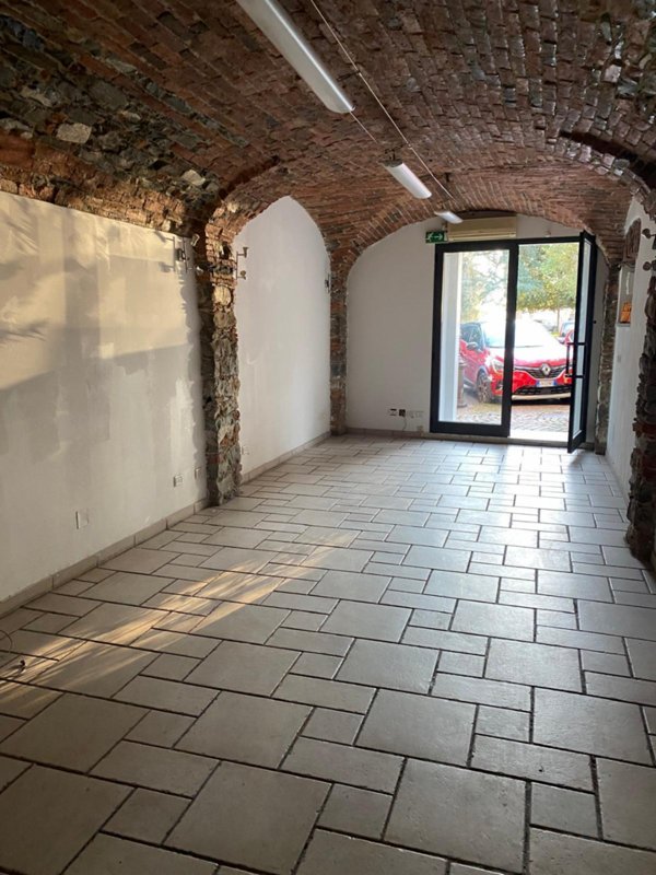 locale commerciale in affitto a Sarzana