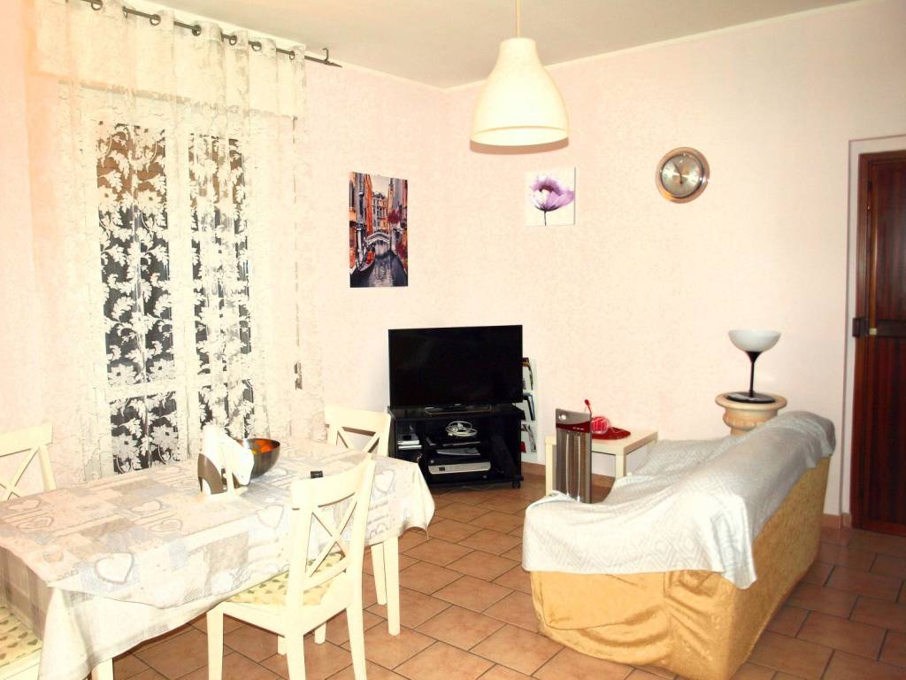 appartamento in affitto a Sarzana in zona Falcinello