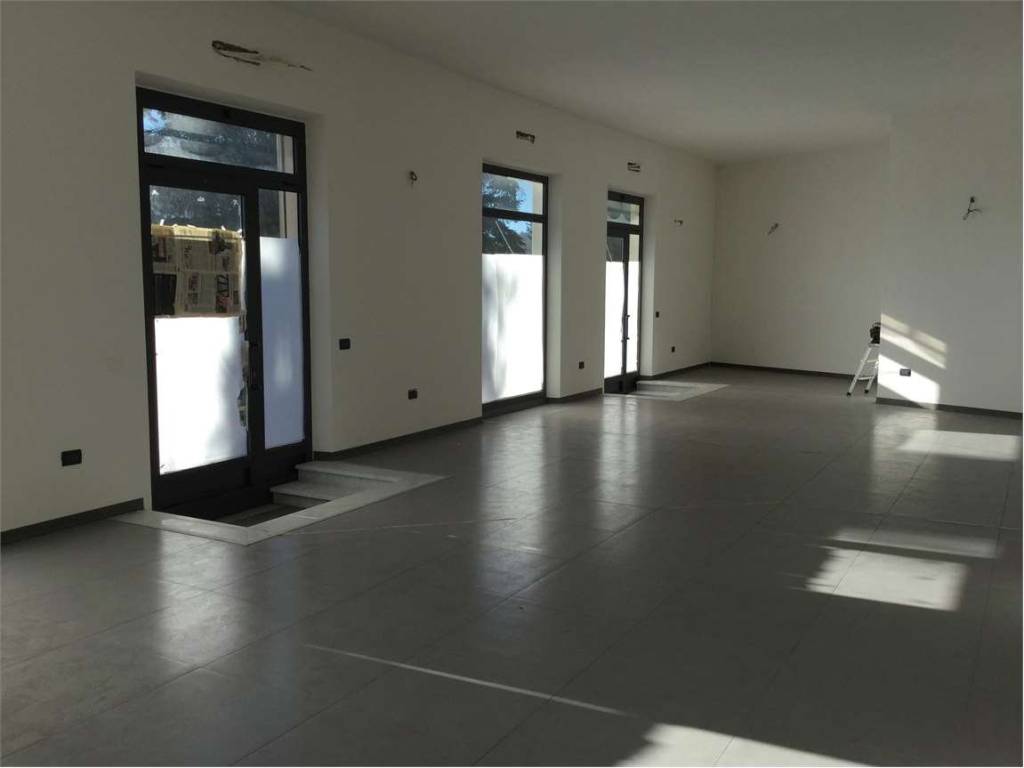 negozio in affitto a Sarzana