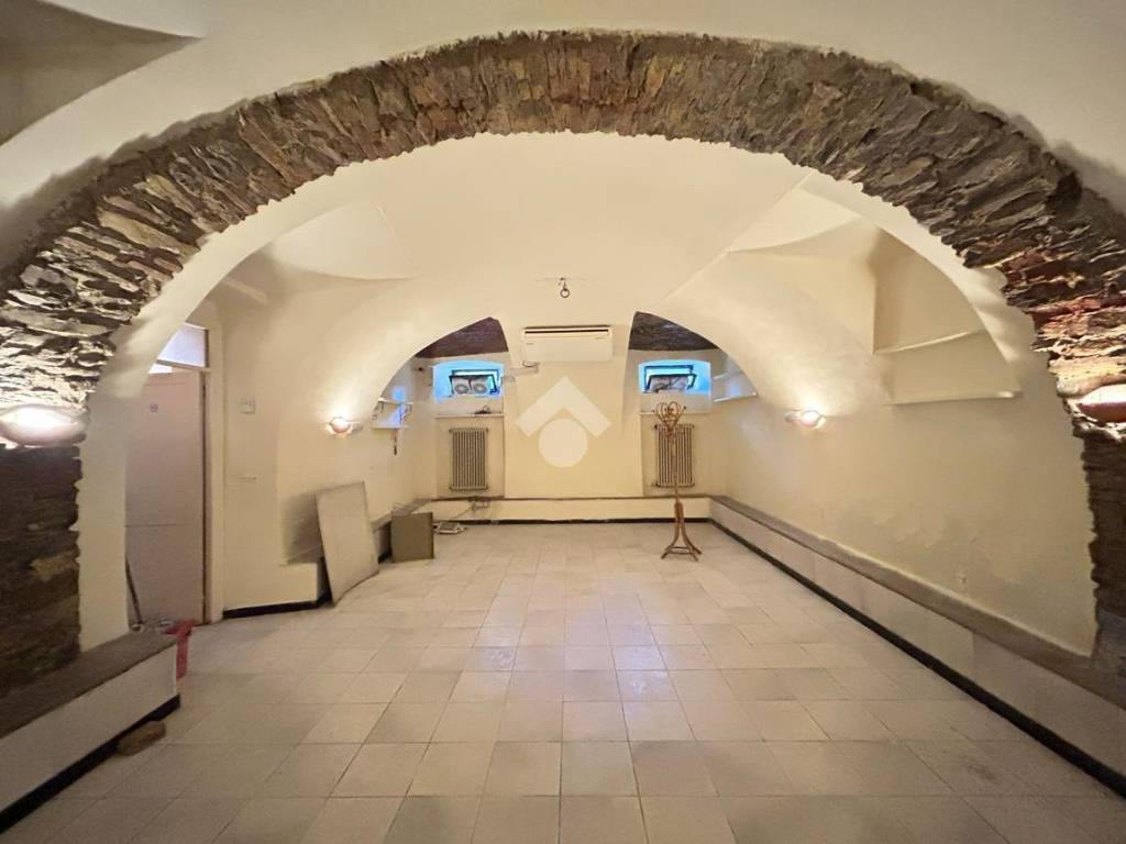 negozio in affitto a Sarzana