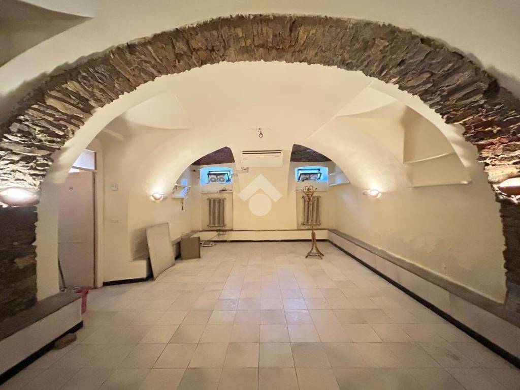 negozio in affitto a Sarzana
