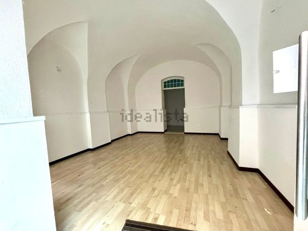 locale commerciale in affitto a Sarzana