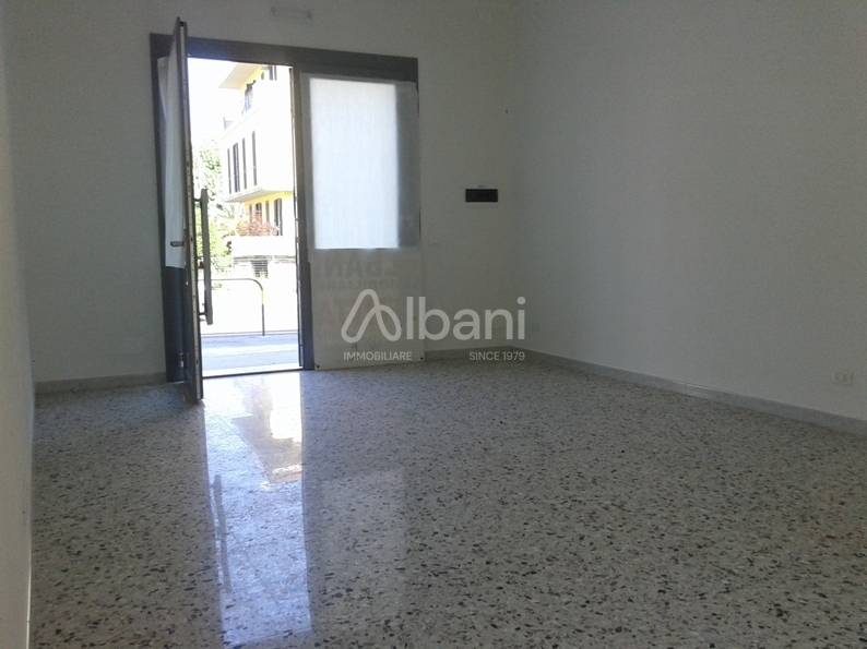 negozio in affitto a Vezzano Ligure