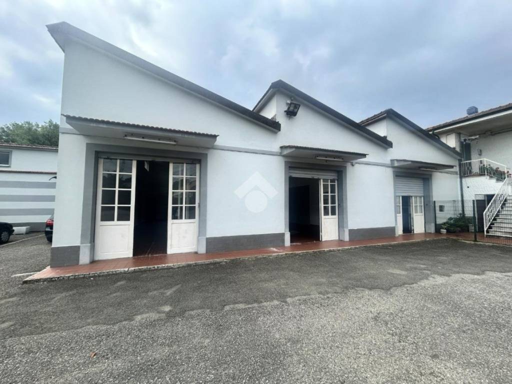 locale commerciale in affitto a Vezzano Ligure in zona Valeriano