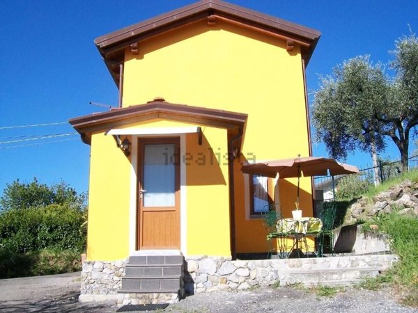 casa indipendente in affitto a Vezzano Ligure