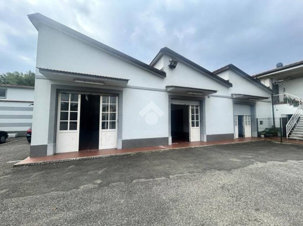 locale commerciale in affitto a Vezzano Ligure