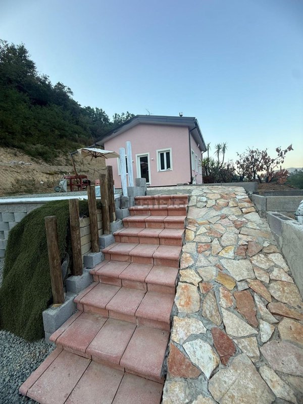 casa indipendente in affitto a Vezzano Ligure