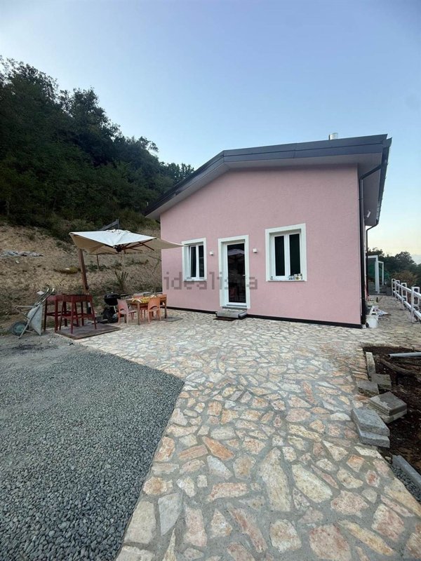 casa indipendente in affitto a Vezzano Ligure
