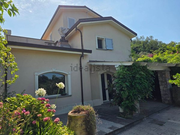casa indipendente in affitto a Vezzano Ligure