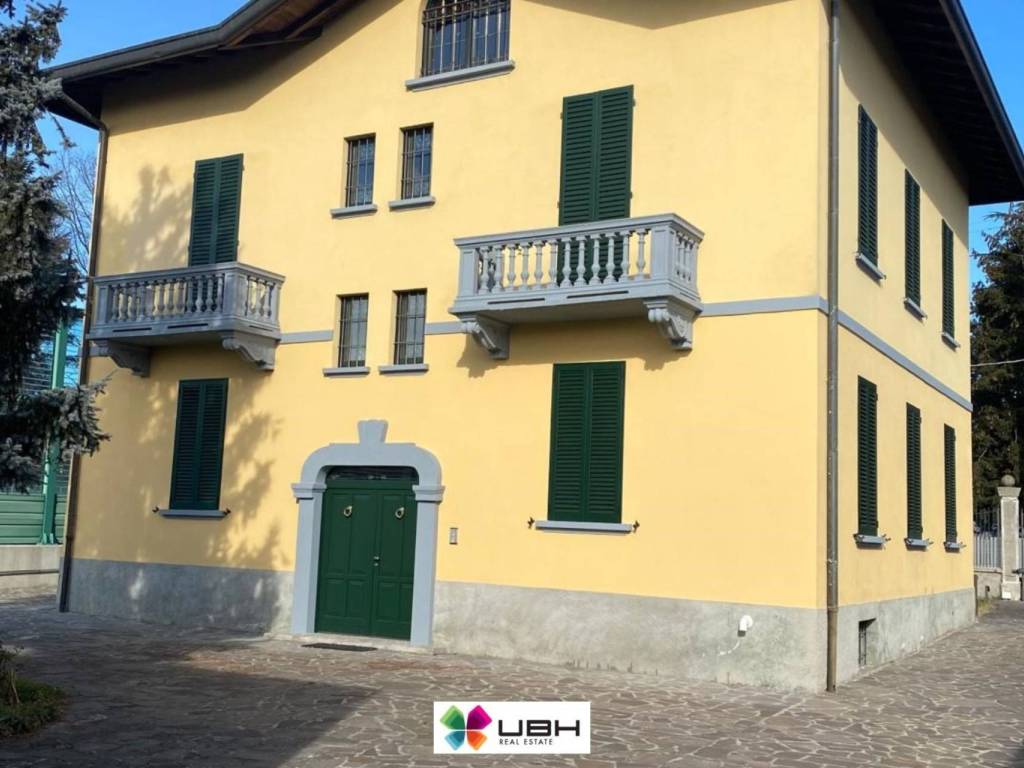 negozio in affitto ad Albizzate