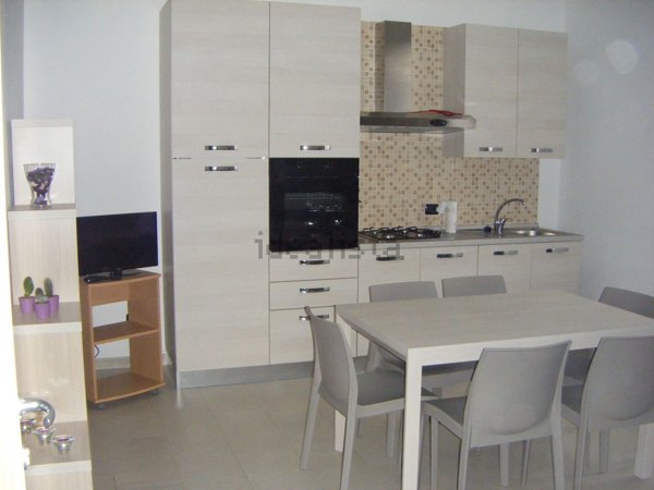 appartamento in affitto ad Angera
