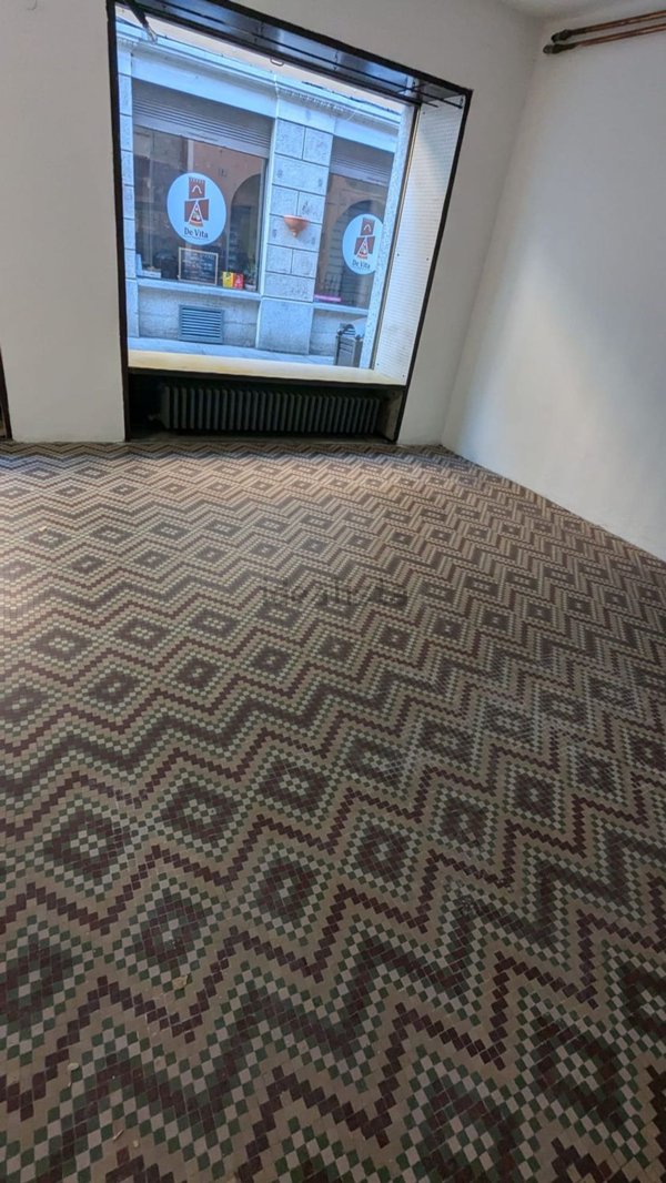 ufficio in affitto ad Angera