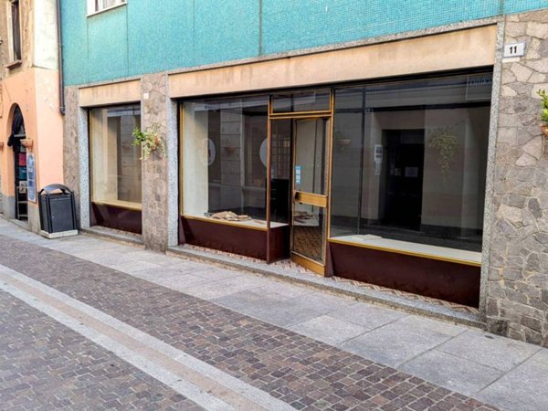 negozio in affitto ad Angera
