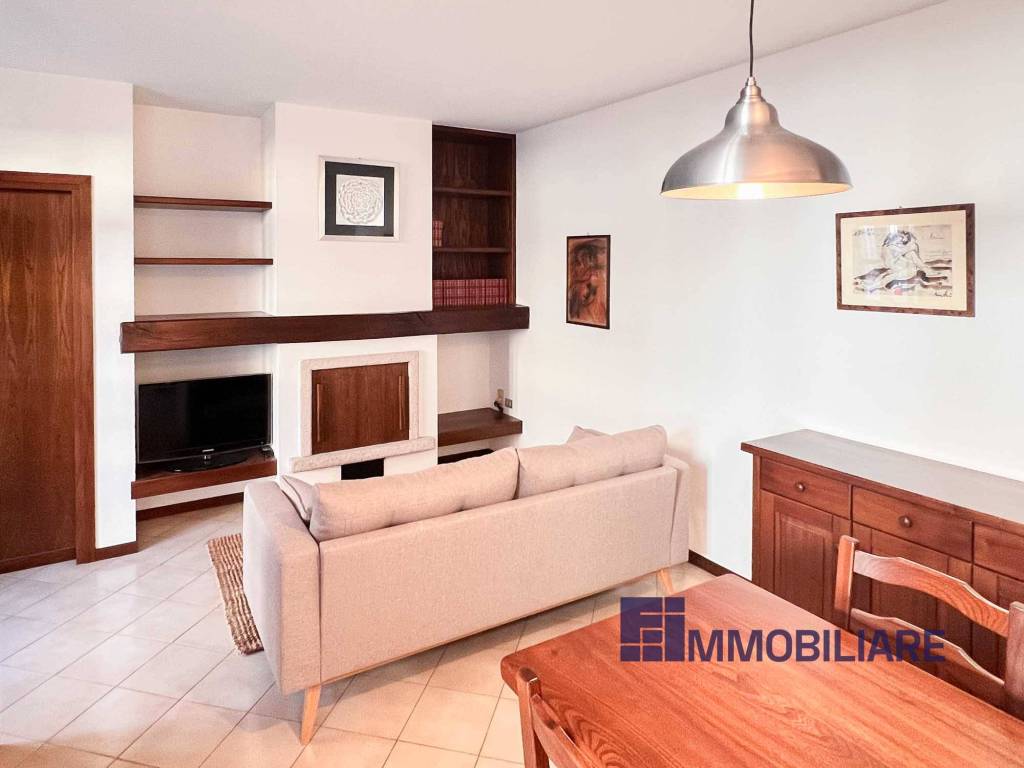 appartamento in affitto ad Angera