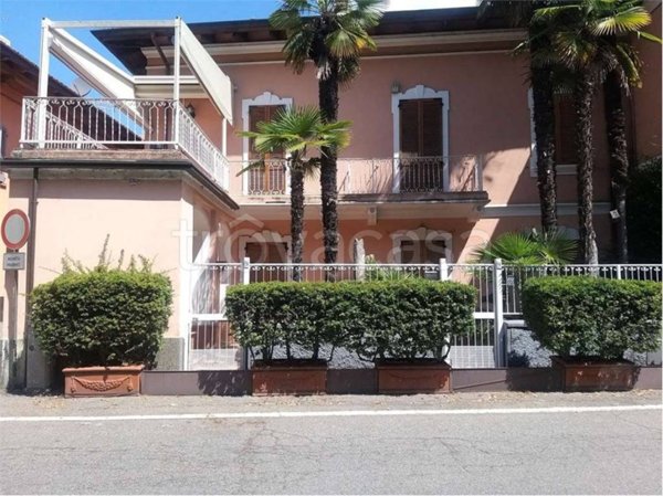 appartamento in affitto ad Angera