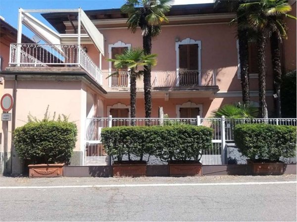 appartamento in affitto ad Angera