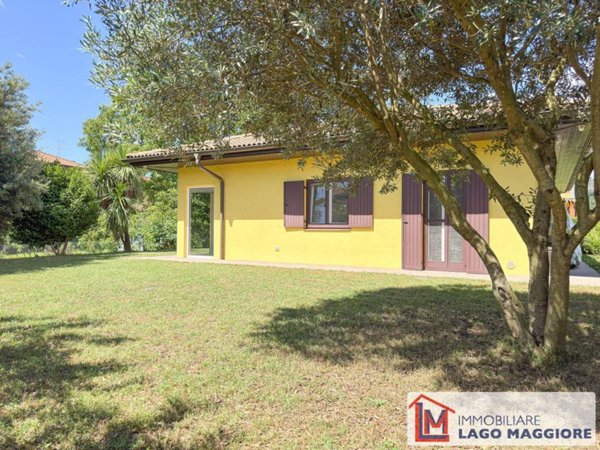 casa indipendente in affitto ad Angera