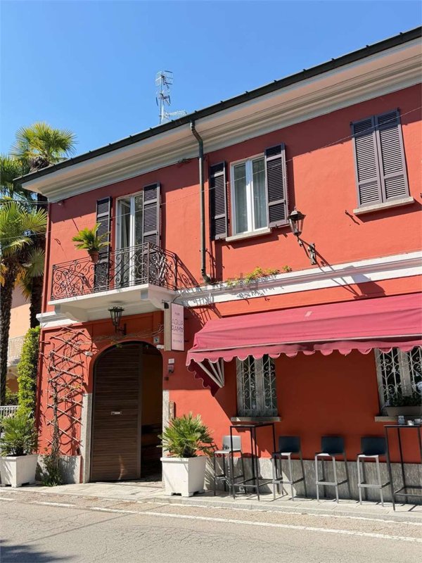 appartamento in affitto ad Angera