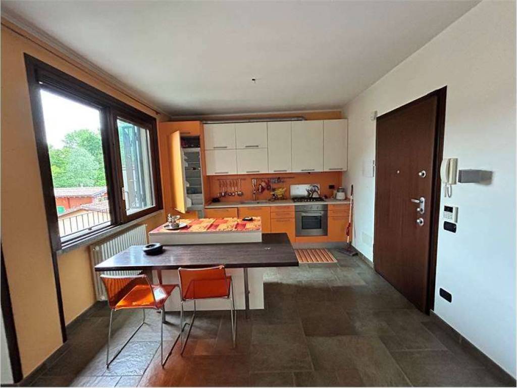 appartamento in affitto ad Angera