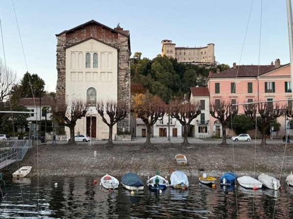negozio in affitto ad Angera