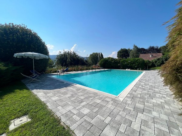 appartamento in affitto ad Angera