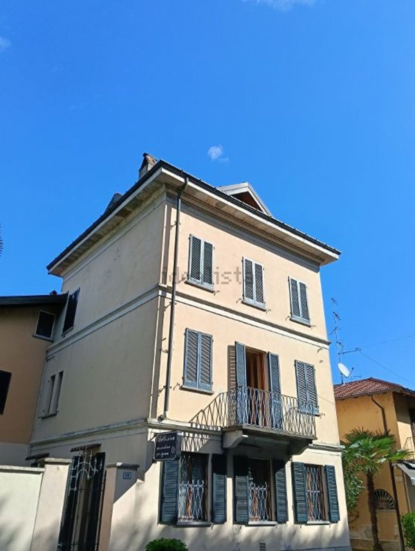 ufficio in affitto ad Angera