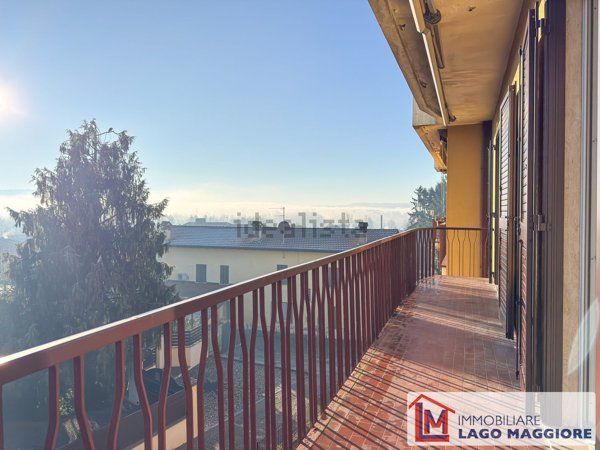 appartamento in affitto ad Angera