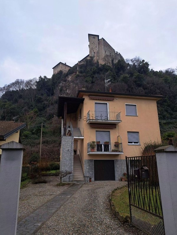 appartamento in affitto ad Angera