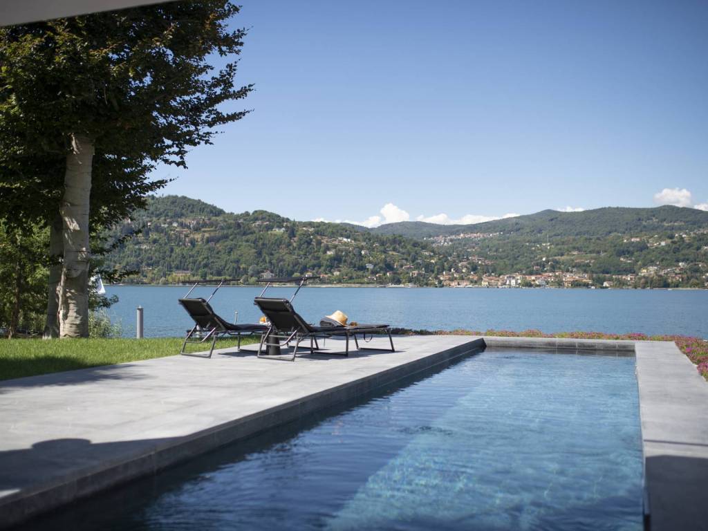 casa indipendente in affitto ad Angera