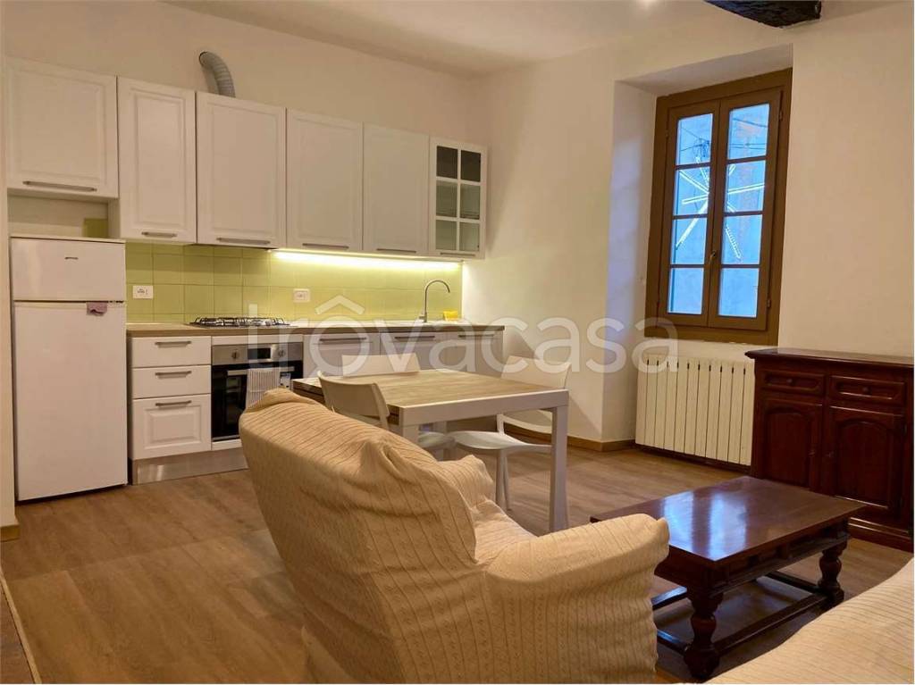 appartamento in affitto ad Angera