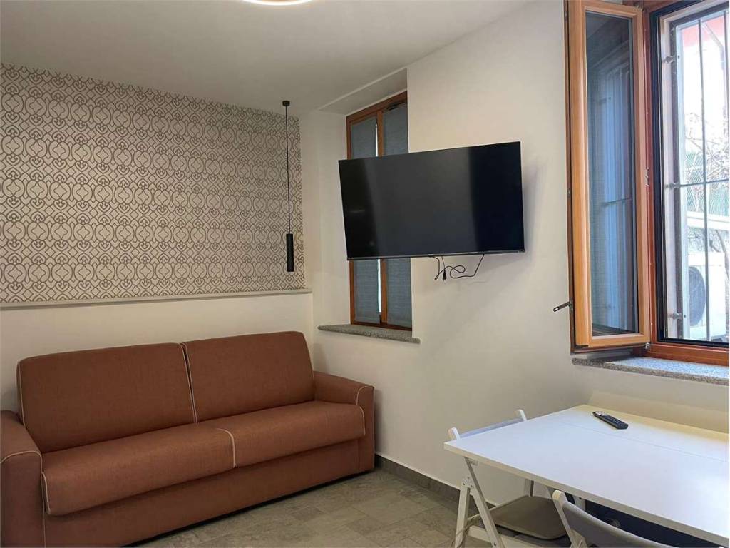 appartamento in affitto ad Angera