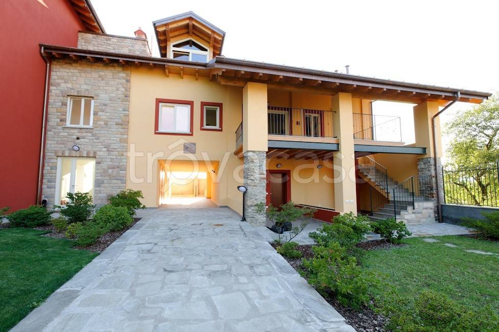 appartamento in affitto ad Angera