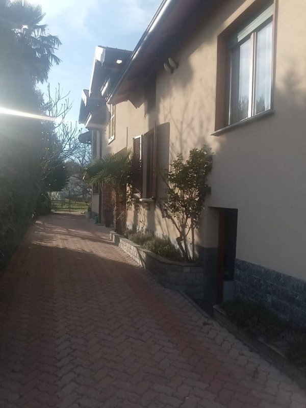 appartamento in affitto ad Angera
