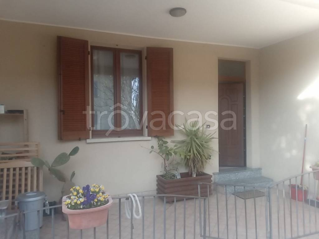 appartamento in affitto ad Angera