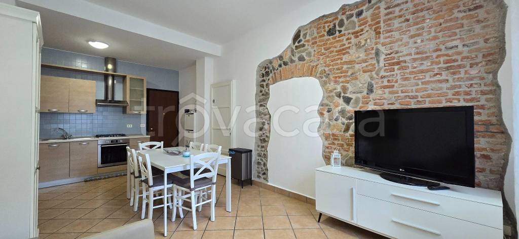 appartamento in affitto ad Angera