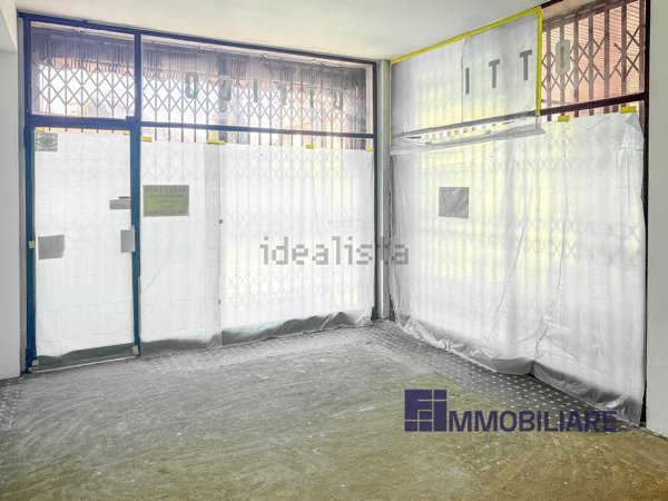 locale commerciale in affitto ad Angera