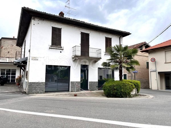 appartamento in affitto ad Angera in zona Barzola