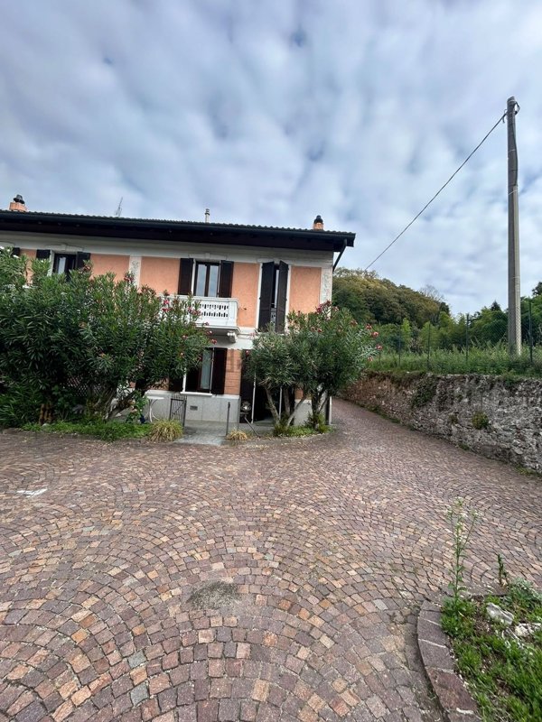 appartamento in affitto ad Angera