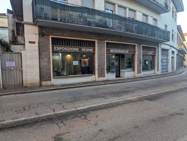 negozio in affitto ad Arcisate