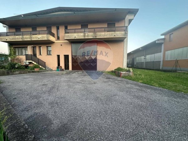 locale commerciale in affitto ad Arcisate