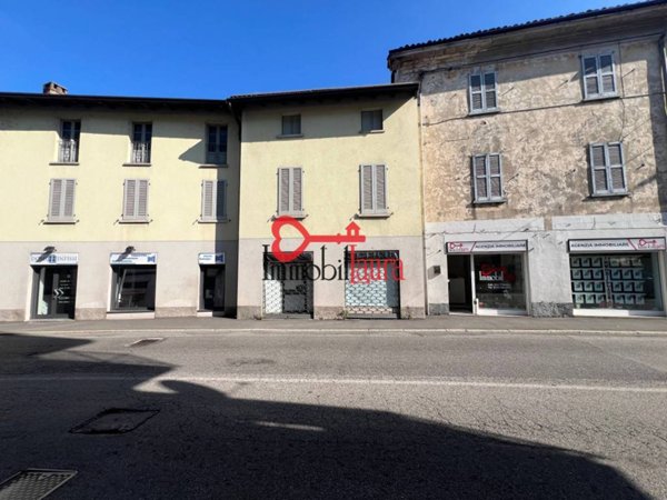 negozio in affitto ad Arcisate