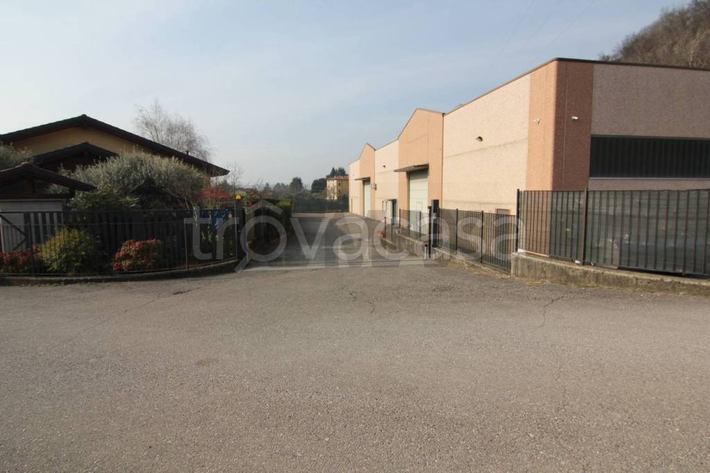 locale commerciale in affitto ad Arcisate in zona Brenno Useria