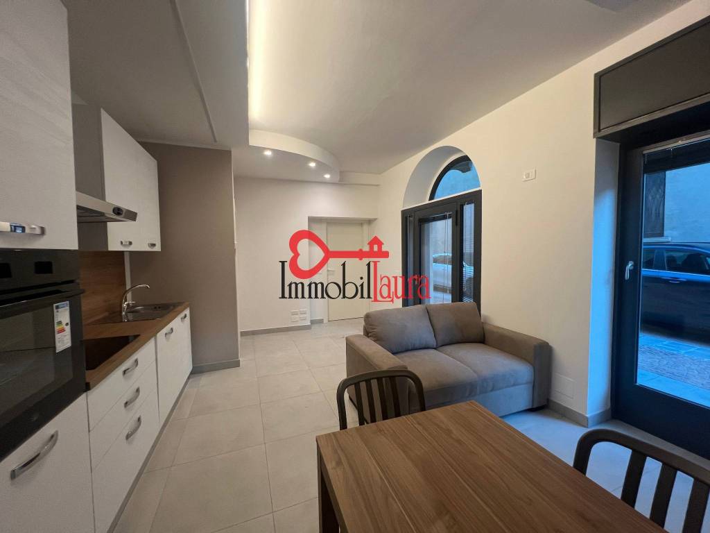 appartamento in affitto ad Arcisate in zona Brenno Useria