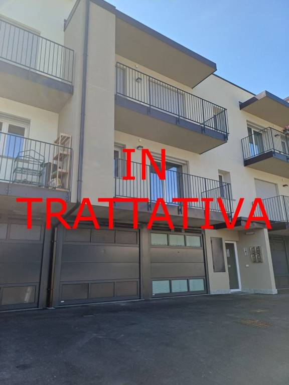 appartamento in affitto ad Arcisate in zona Brenno Useria