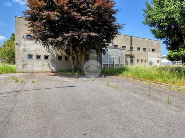 locale commerciale in affitto ad Arsago Seprio