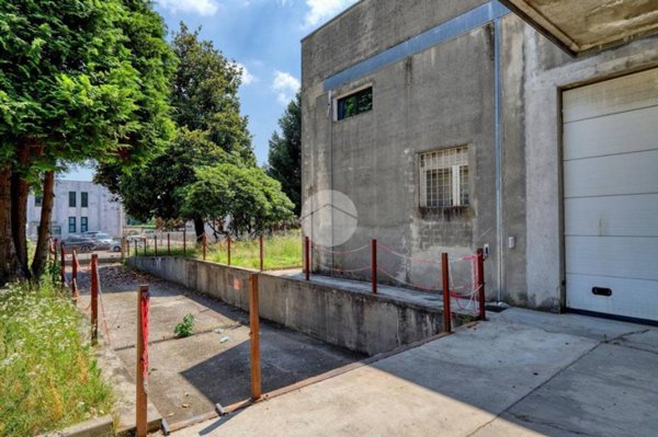 locale commerciale in affitto ad Arsago Seprio