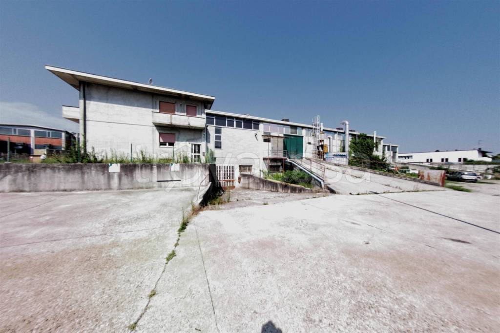 locale commerciale in affitto ad Arsago Seprio