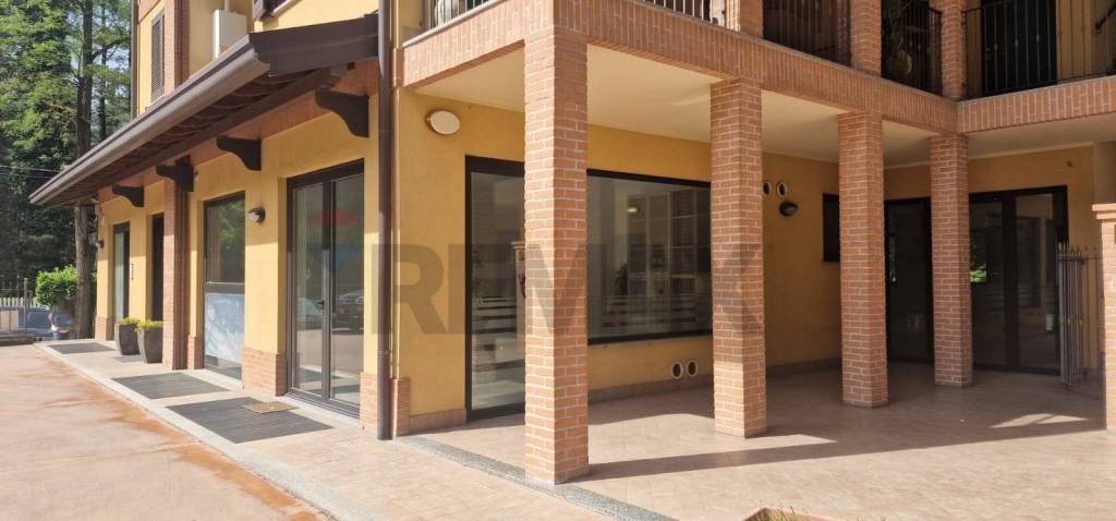 negozio in affitto ad Arsago Seprio