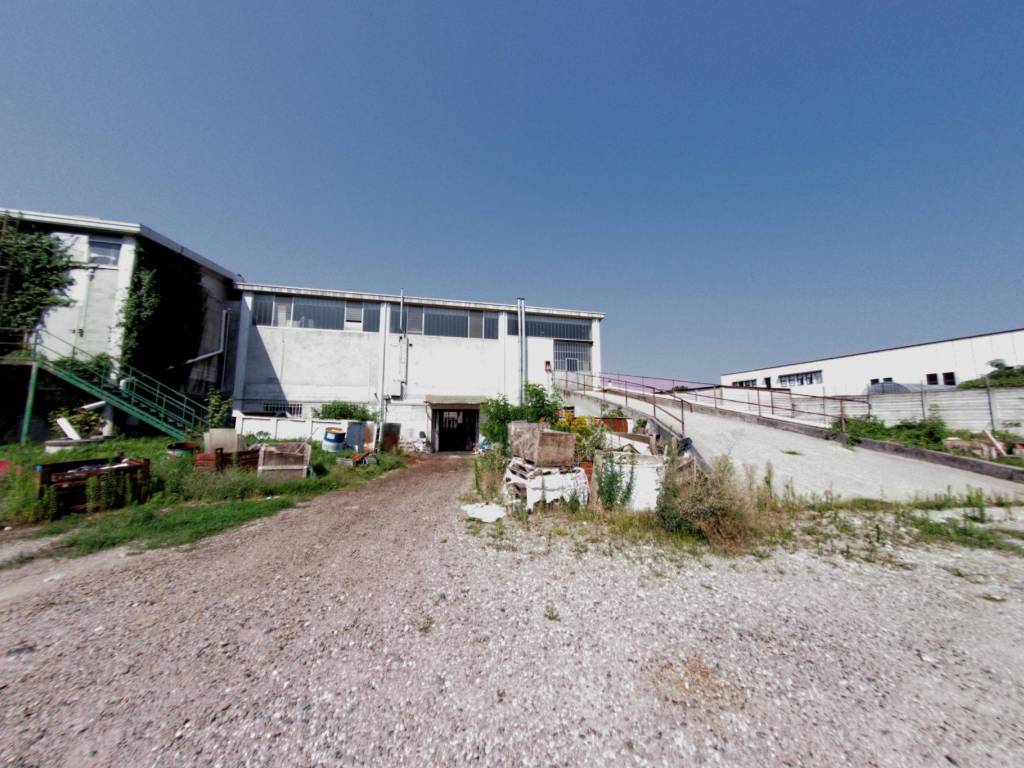 locale commerciale in affitto ad Arsago Seprio